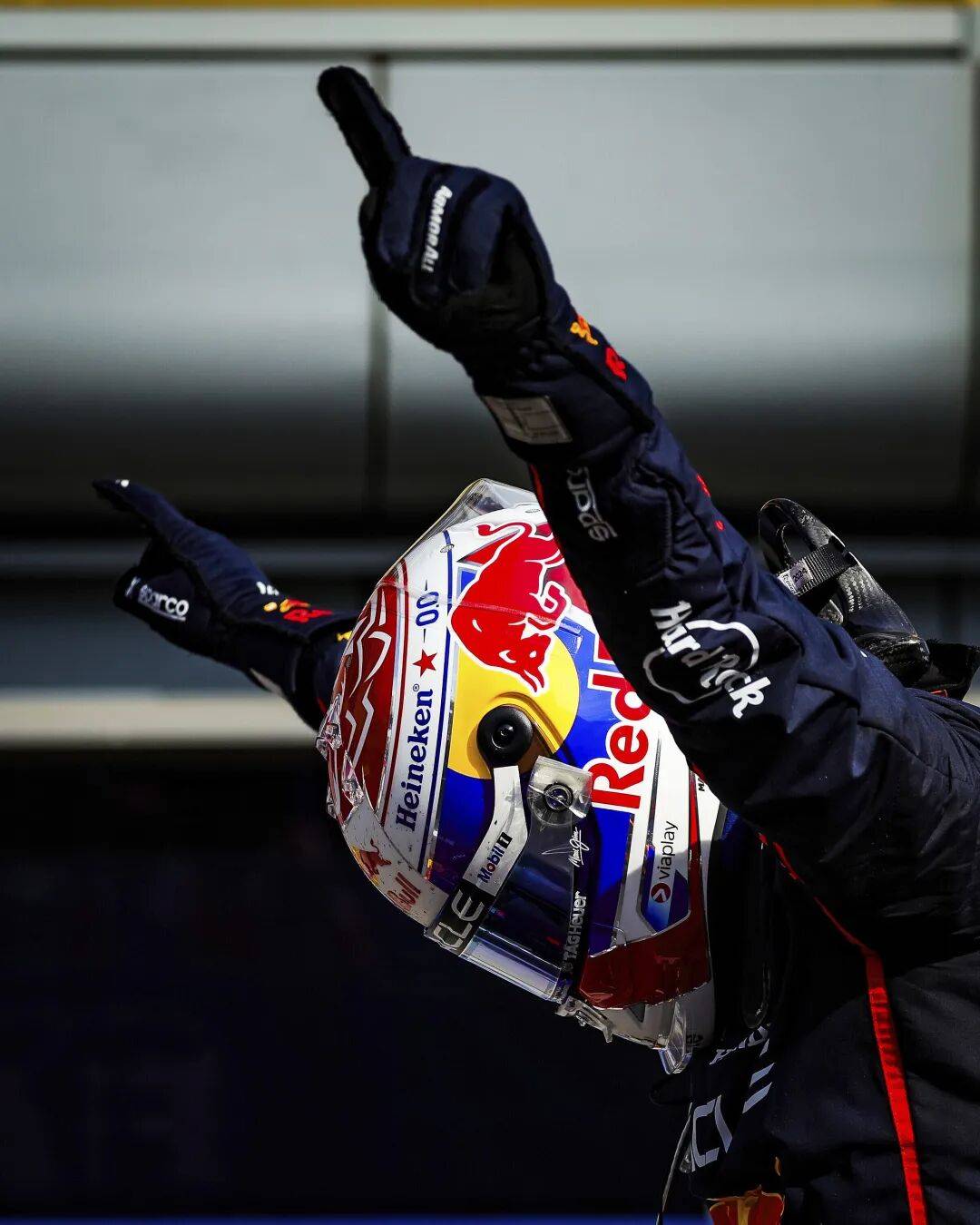 包含红牛二队险胜哈斯车队,皮亚斯特里扛起全队的词条 包含红牛二队险胜哈斯车队,皮亚斯特里扛起全队的词条