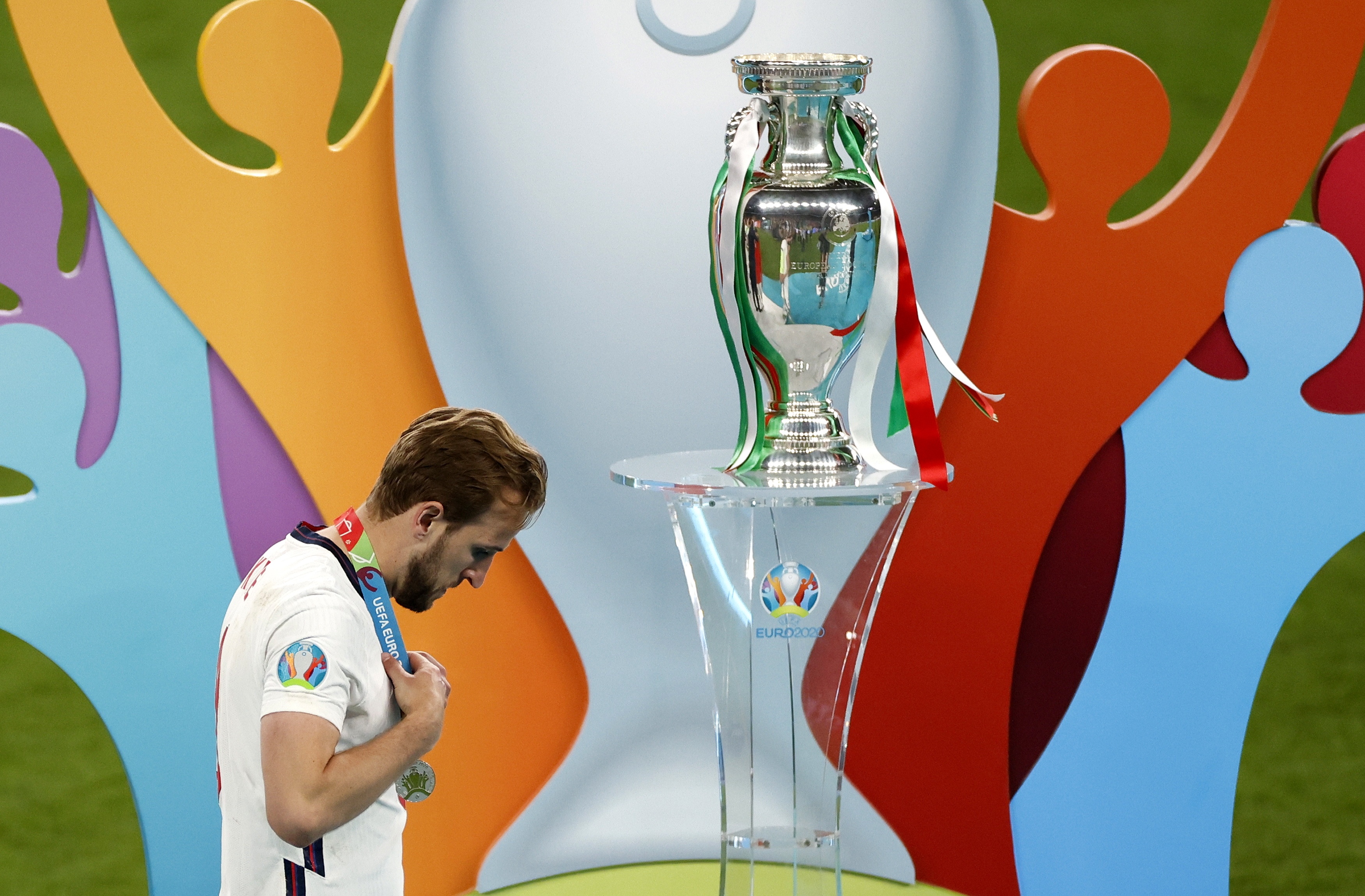 开云sport-英格兰球员成为巴塞罗那俱乐部主力