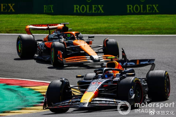 红牛车队鏖战阿斯顿马丁,佩雷兹刷新纪录 红牛车队鏖战阿斯顿马丁,佩雷兹刷新纪录